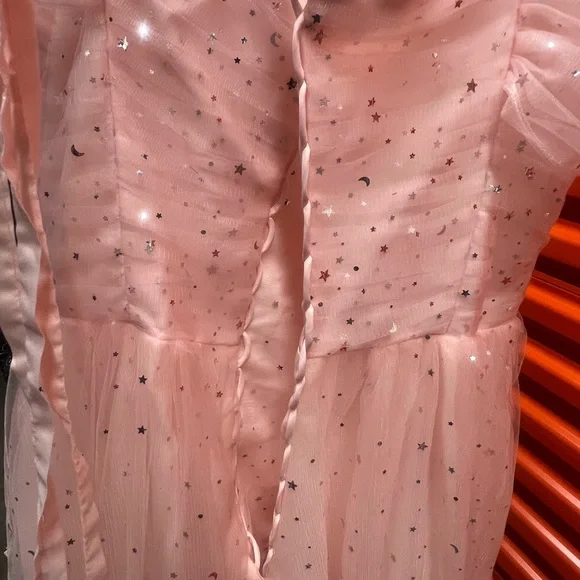 Elegant Pink Gown with Sparkling Details - Picture 8 of 11